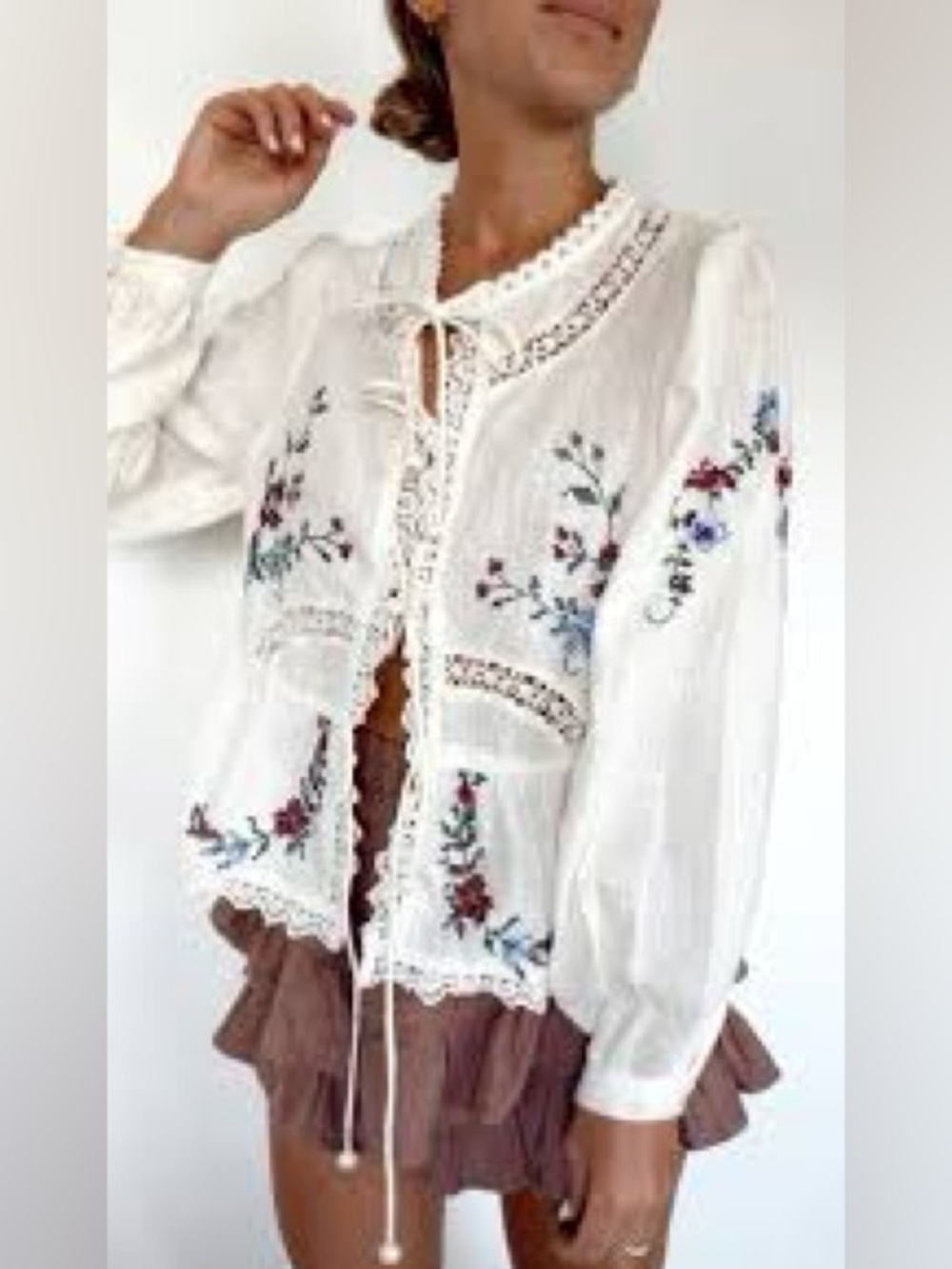 Jennifer & Grace embroidered peasant blouse featuring lace trim Sz S - Picture 2 of 9